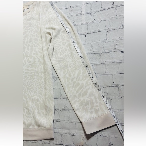 Ann Taylor LOFT Size M Neutral Animal Giraffe Print Blouse Boat Neck Zipper - Picture 8 of 10